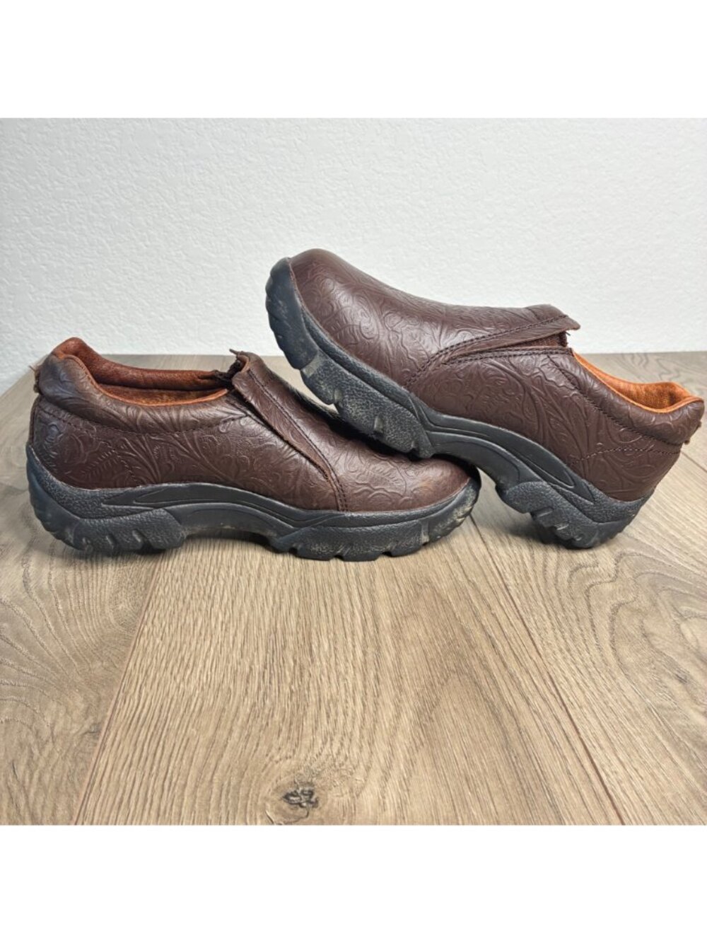 Roper Performance Slip On Shoes Womens 8 Brown Tooled Floral Leather Clogs Mocs - Picture 4 of 9
